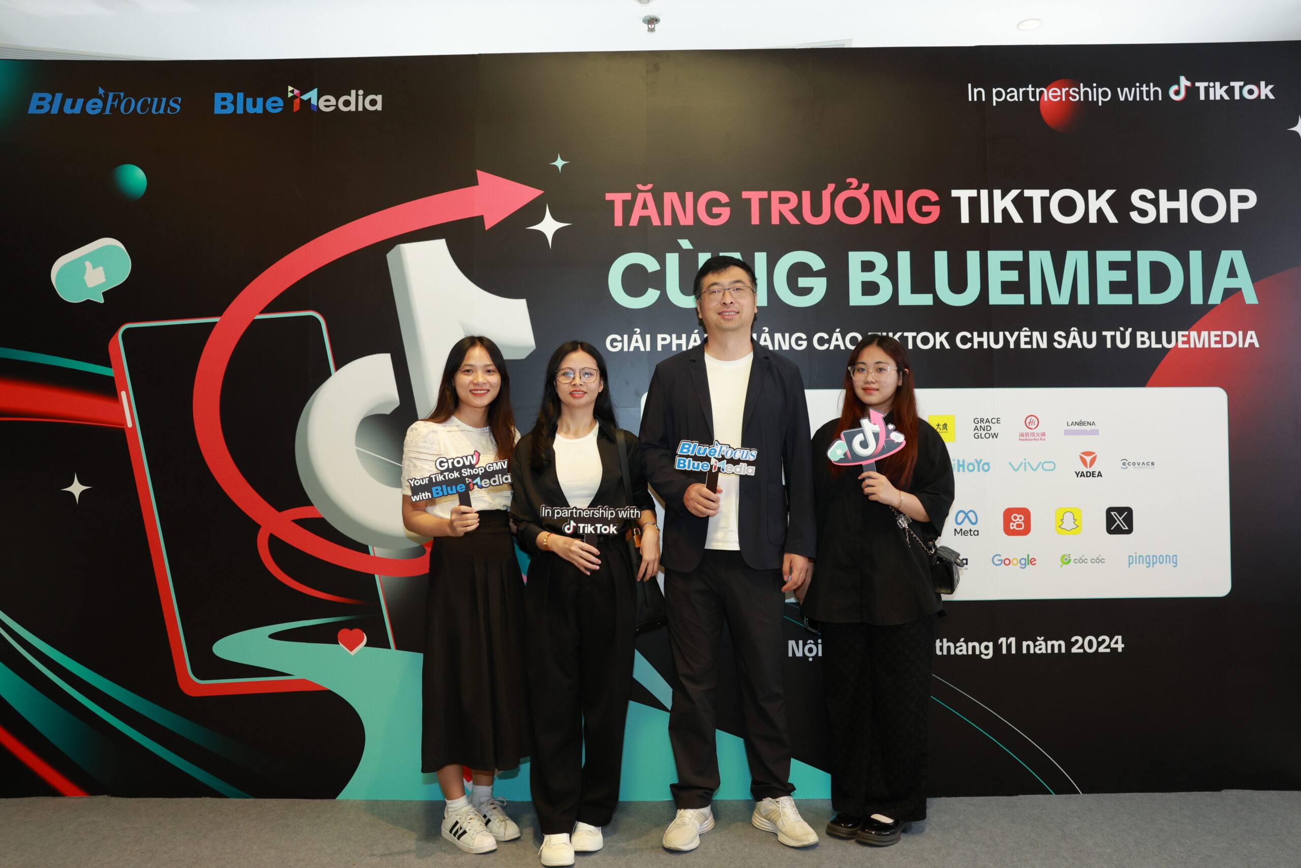 Việt Tú tham gia ngày hội Tiktok Shop