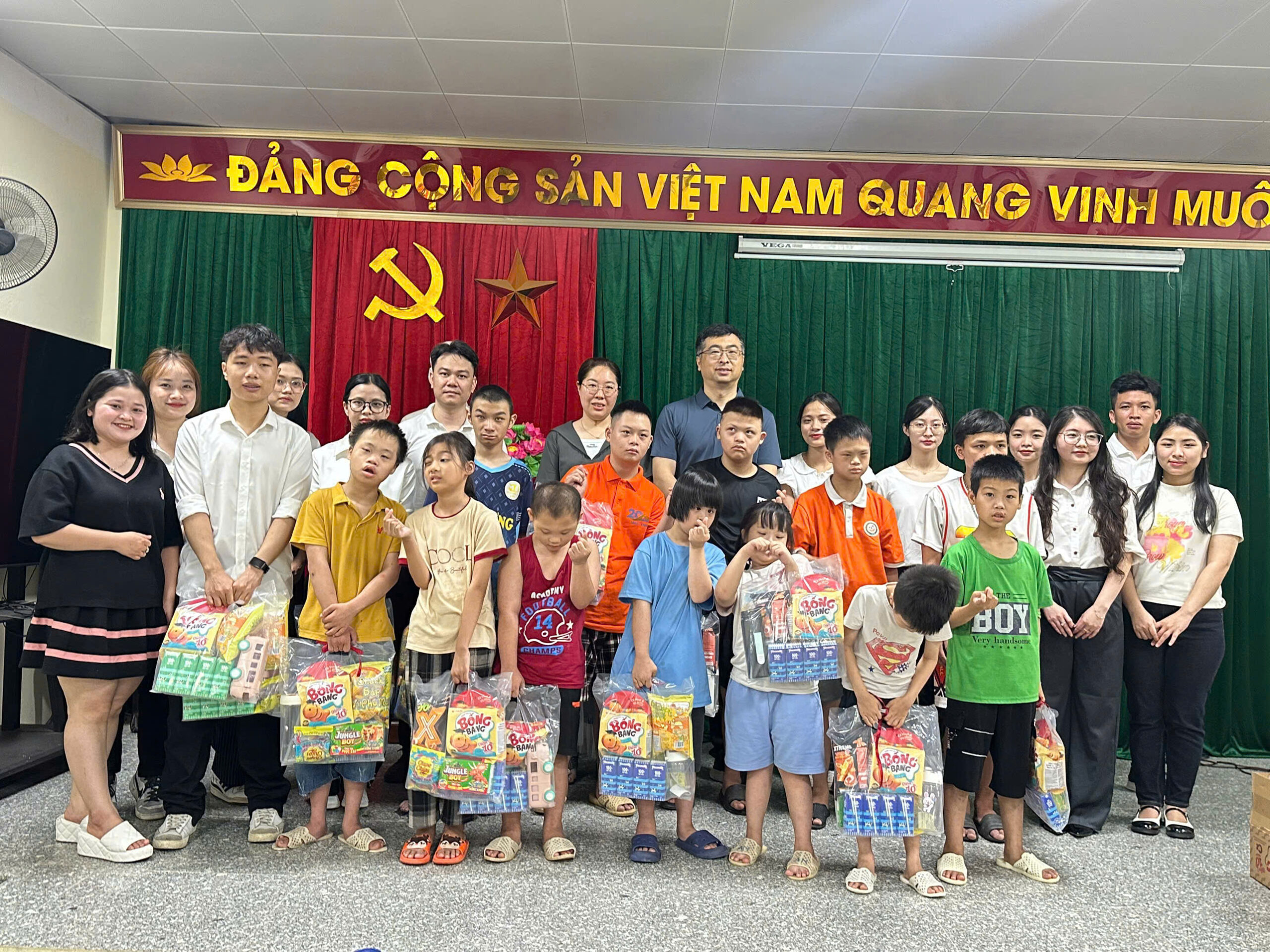 Buổi thiện nguyện tại Trung tâm Trẻ em 